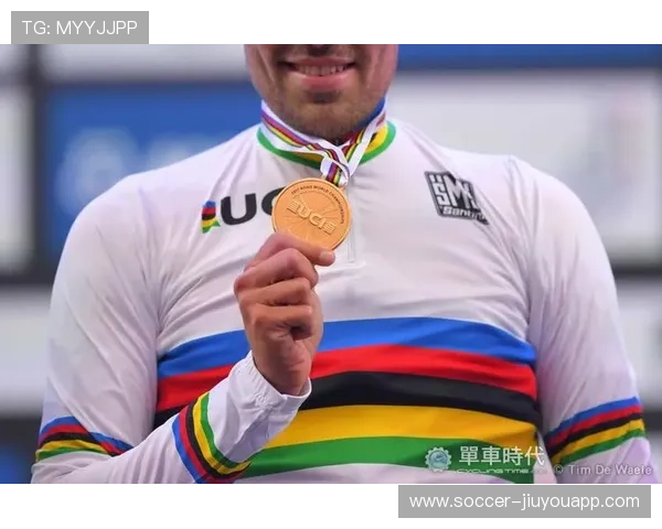 沃特·范阿特在男子计时赛中获得铜牌，范尼沃特曼