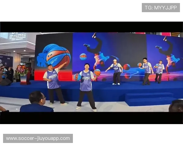 花式表演：赛场上的酷炫篮球技能，花式篮球表演队